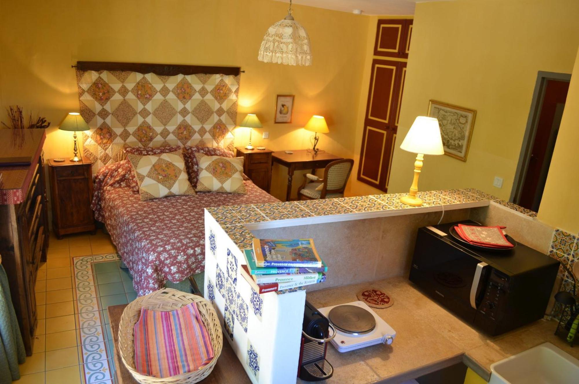 Le Mas Perreal Saint-Saturnin-lès-Apt Pokój zdjęcie